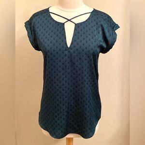 Express Black Teal Green Art Deco Cross Front V-Neck Cap Sleeves Silky Top SZ S